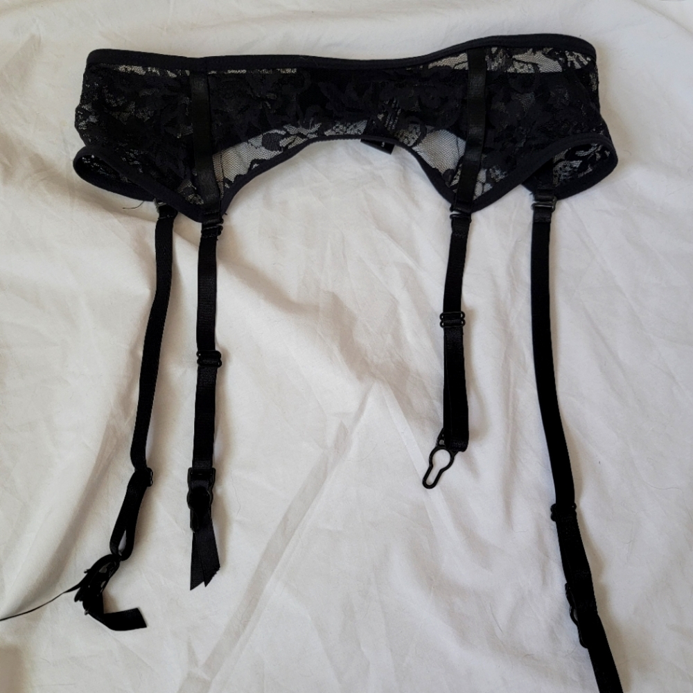 Lace garter